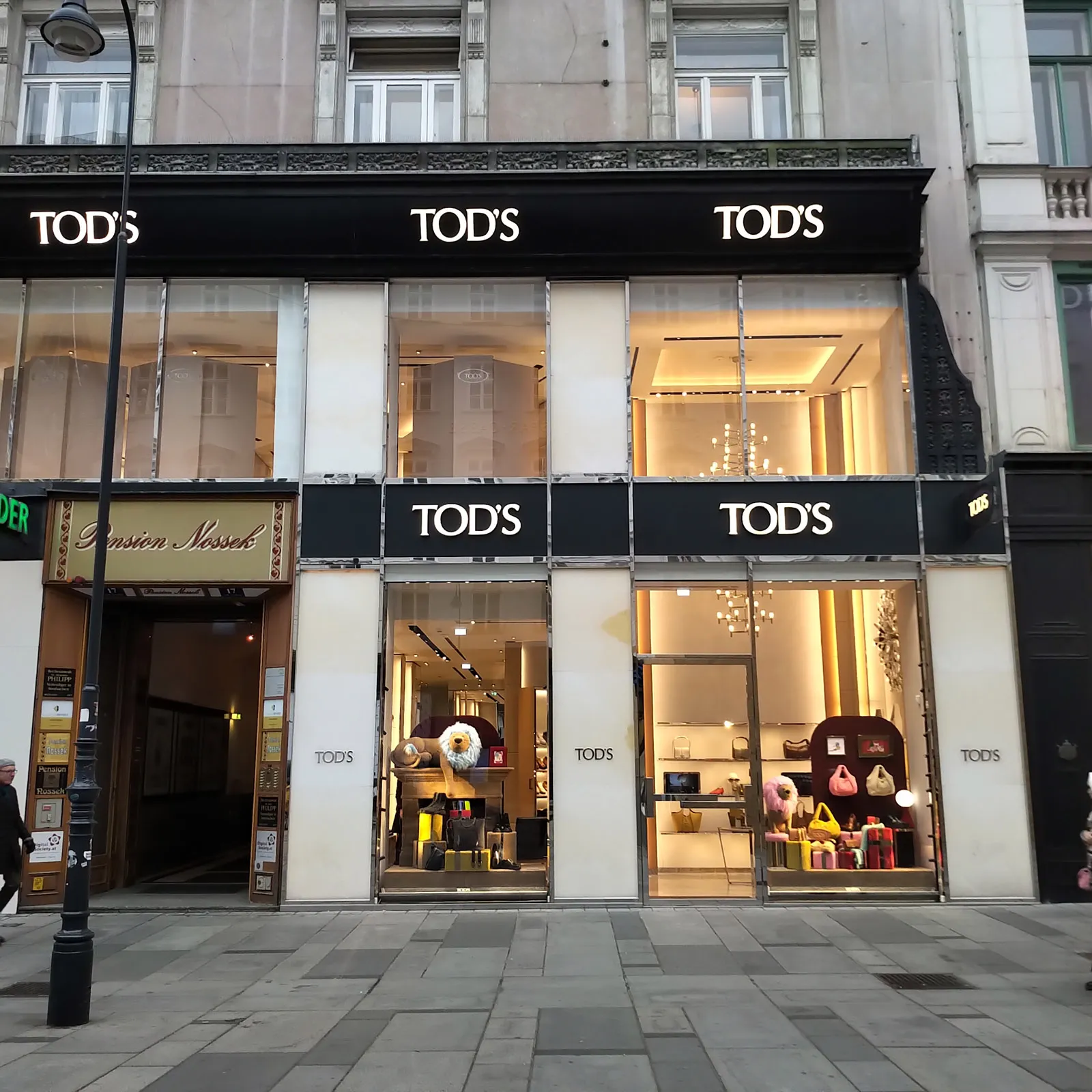 Tod's, Graben 17, Vienna – after
