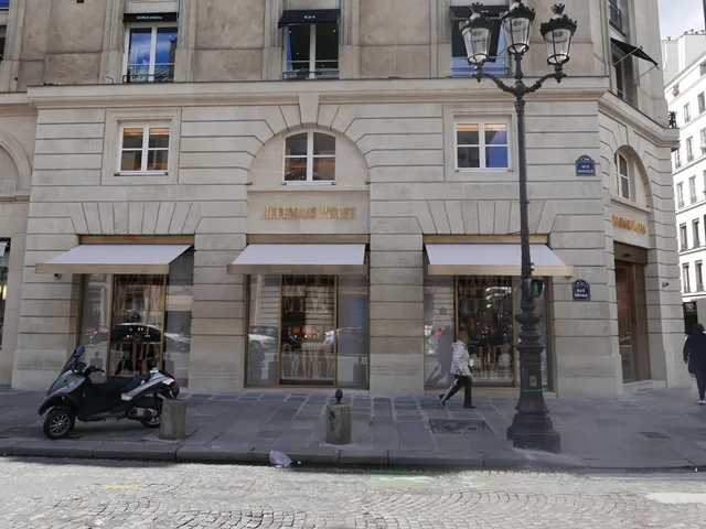 Audemars Piguet, Rue Royale 15, Paris – after