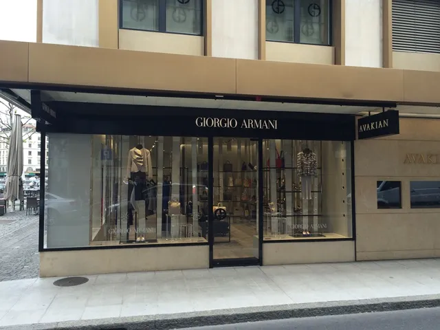 Giorgio Armani, Rue du Rhône 19, Geneva