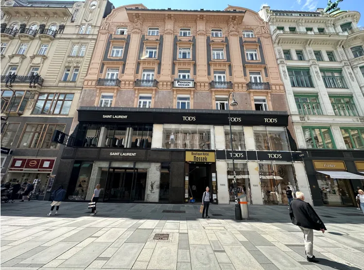 Saint Laurent, Graben 17, Vienna – after