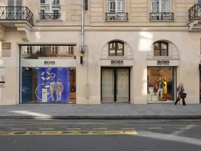 Coach, Rue Saint-Honoré 372, Paris – before