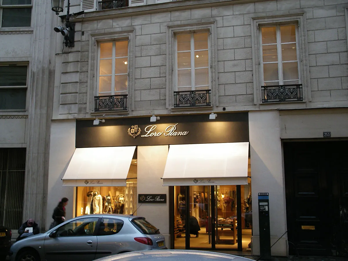 Guilty Brotherhood, Rue Saint-Honoré 253, Paris – before