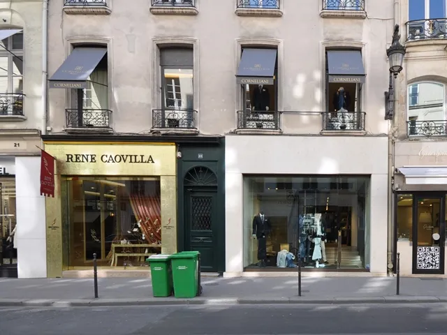 Porsche Design, Rue du Faubourg Saint-Honoré 23, Paris – before