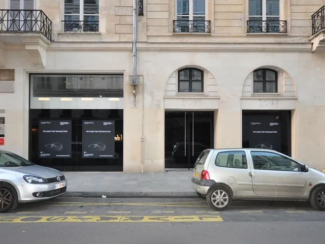 Coach, Rue Saint-Honoré 372, Paris – during