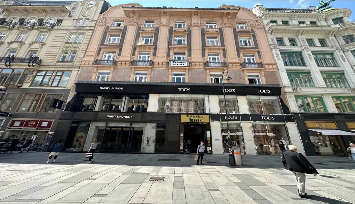 Saint Laurent, Graben 17, Vienna